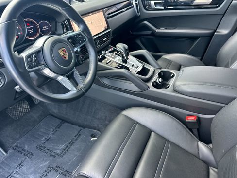Used 2021 Porsche Cayenne AWD/4WD image 5