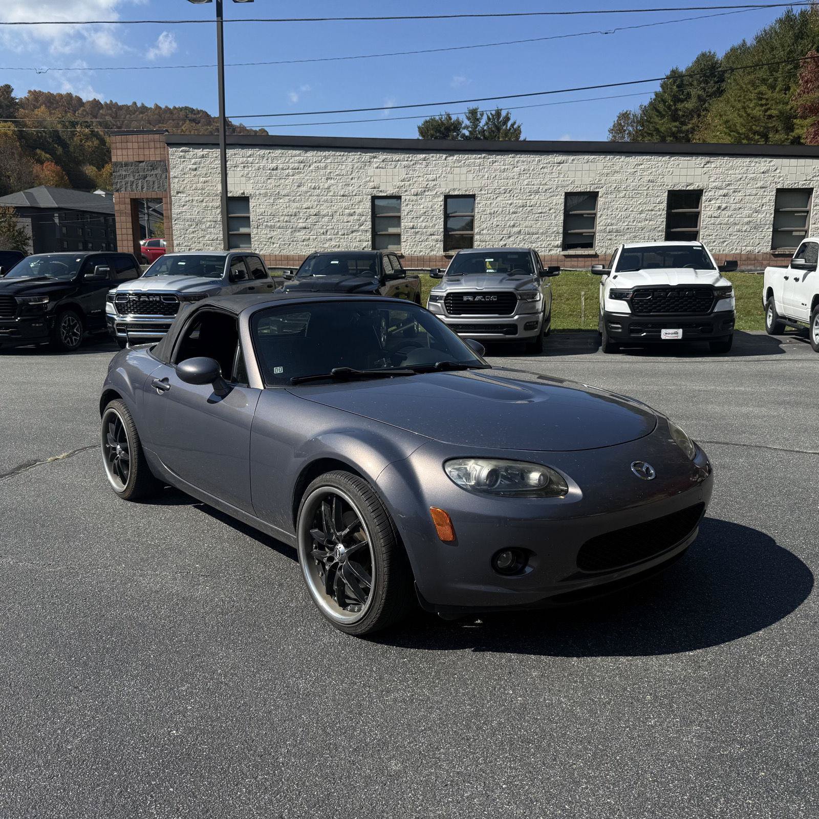 Used 2006 MAZDA MX-5 Miata Touring RWD image 9