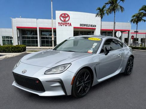 Used 2024 Toyota GR86 Premium RWD image 3