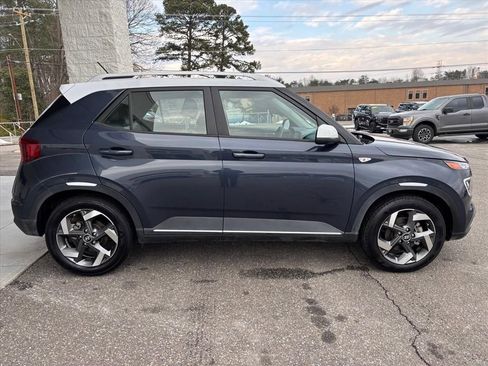 Used 2023 Hyundai Venue Limited w/ Cargo Package image 20