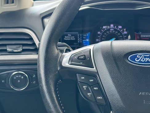 Used 2019 Ford Fusion SE w/ Equipment Group 151A FWD image 11