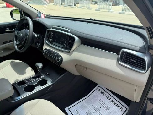 Used 2019 Kia Sorento LX image 18