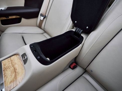 Used 2017 Rolls-Royce Dawn image 45