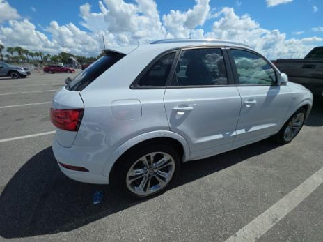 Used 2018 Audi Q3 2.0T Premium w/ Convenience Package AWD/4WD image 3
