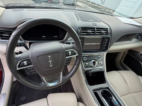 Used 2017 Lincoln Continental Select w/ Climate Package AWD/4WD image 6