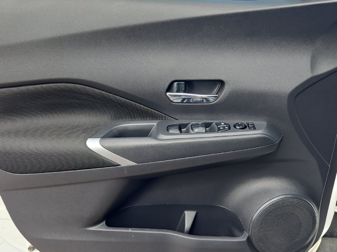 Certified 2024 Nissan Kicks SV FWD image 25