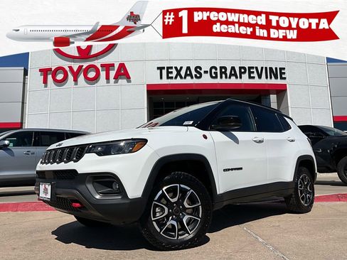 Used 2025 Jeep Compass Trailhawk image 1