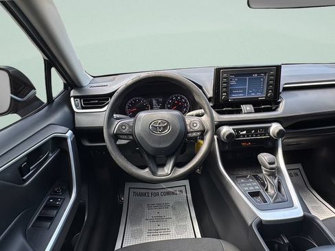 Used 2022 Toyota RAV4 LE AWD/4WD image 11