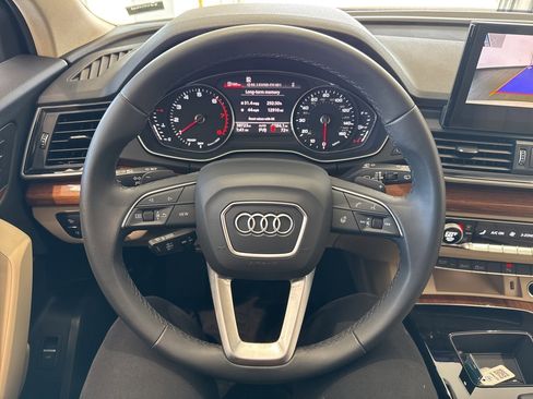 Used 2024 Audi Q5 2.0T Premium w/ Convenience Package image 18