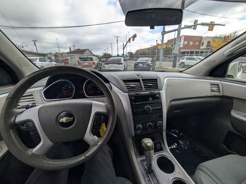 Used 2011 Chevrolet Traverse LT image 21
