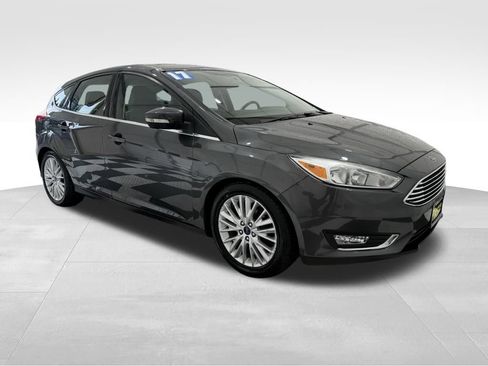 Used 2017 Ford Focus Titanium image 6