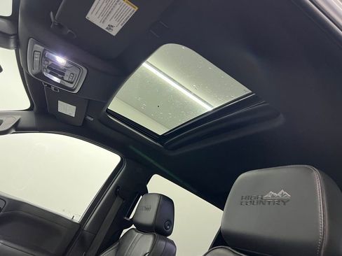 Used 2022 Chevrolet Silverado 1500 High Country w/ Technology Package image 13