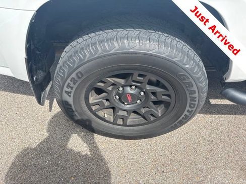 Used 2022 Toyota 4Runner SR5 AWD/4WD image 15