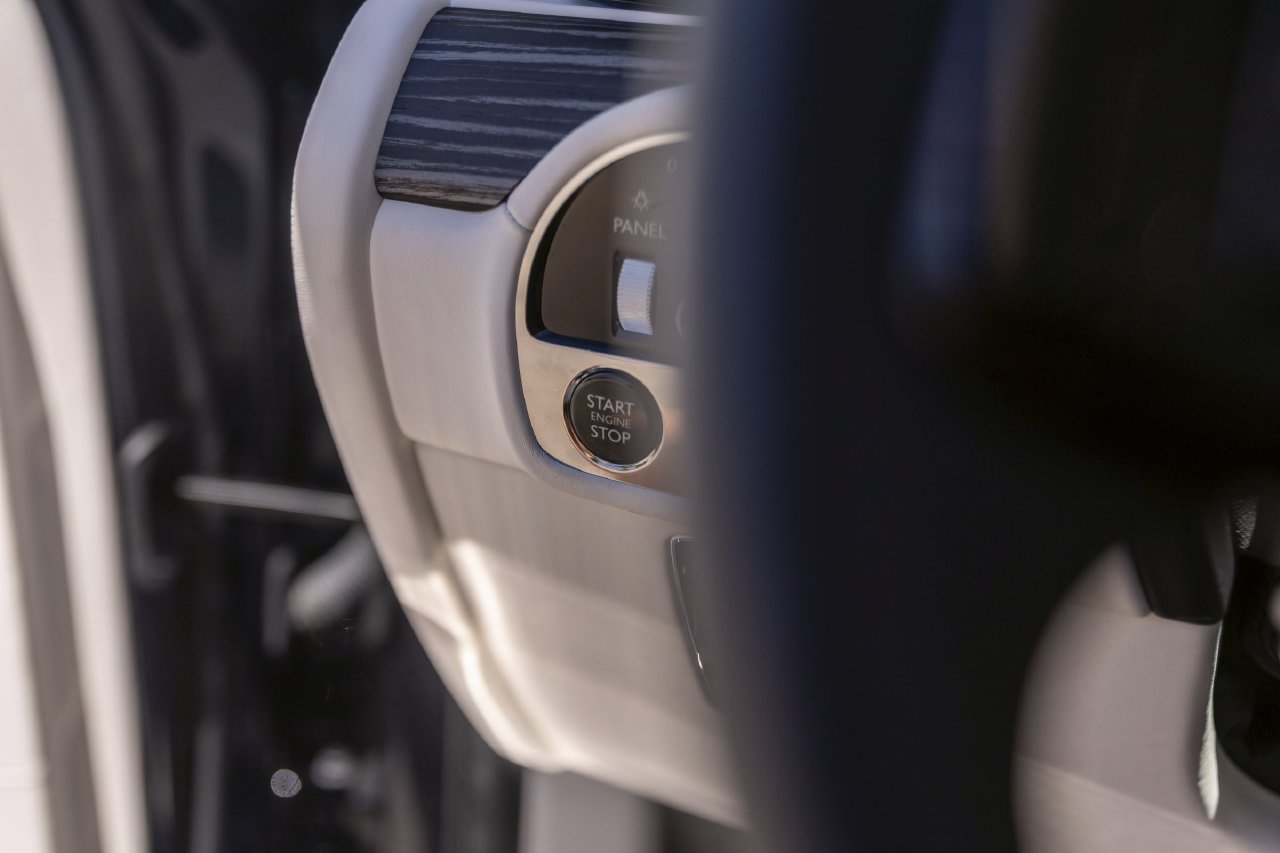 Certified 2025 Rolls-Royce Ghost AWD/4WD image 31