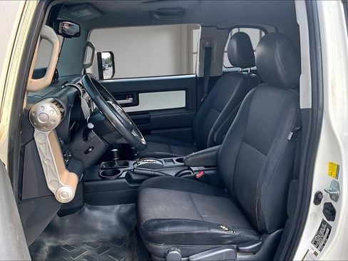 Used 2010 Toyota FJ Cruiser 4WD image 25