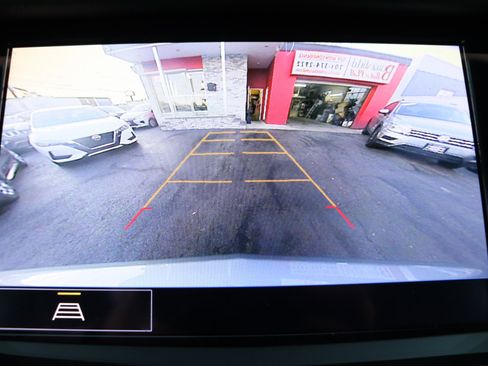 Used 2023 Cadillac XT6 Premium Luxury image 37