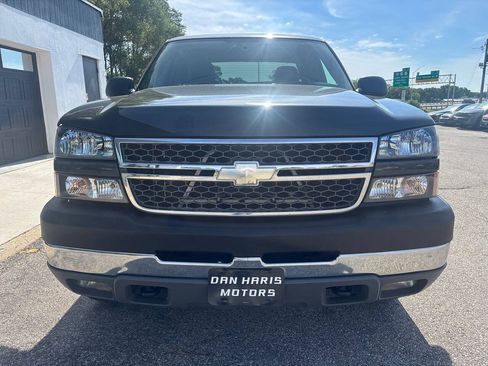 Used 2005 Chevrolet Silverado 2500 LS AWD/4WD image 3
