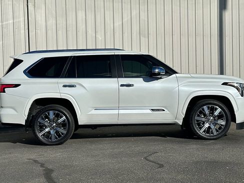 Used 2025 Toyota Sequoia Capstone image 3