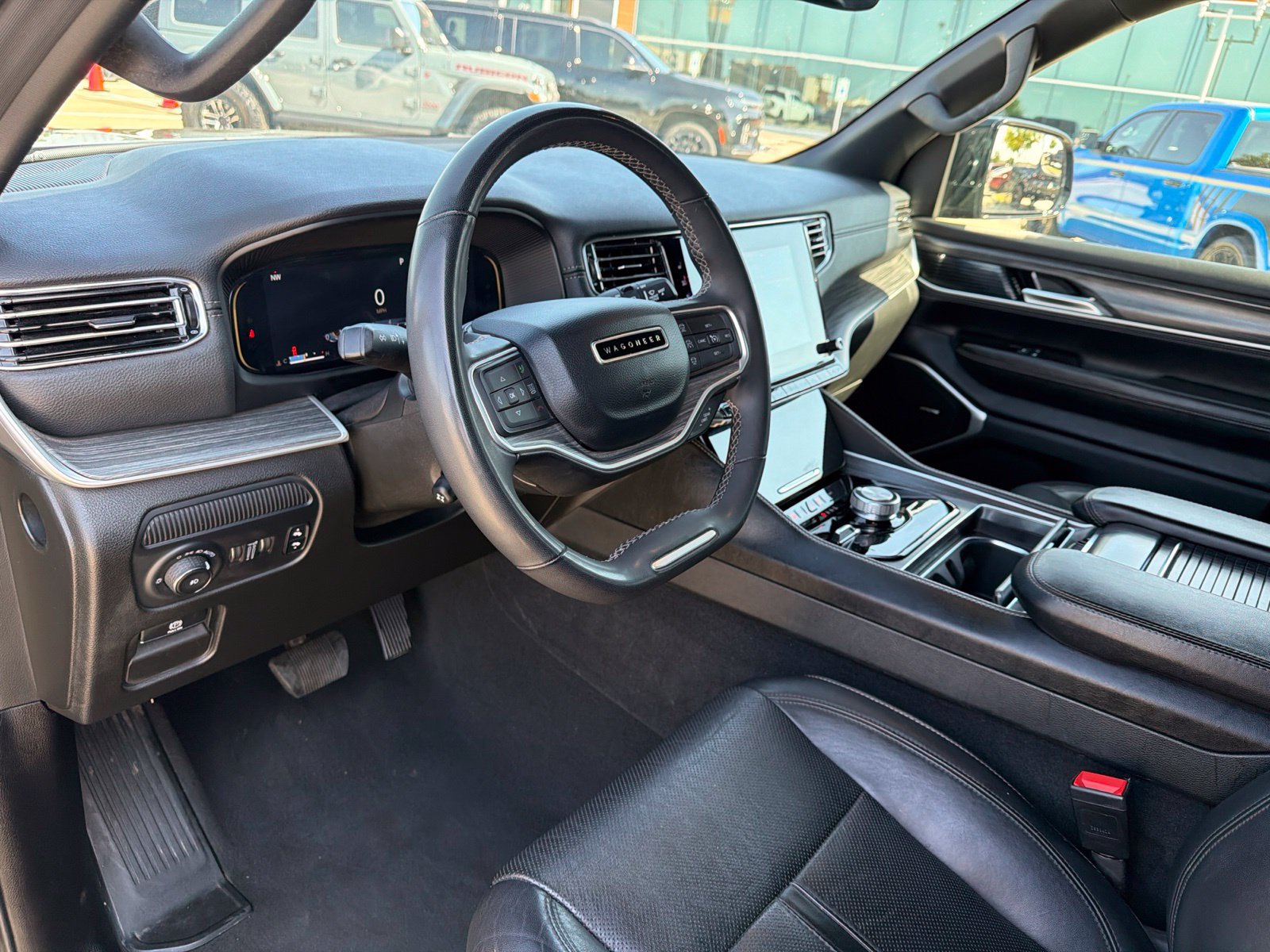 Used 2024 Jeep Wagoneer Series II w/ Flexible Seating Group AWD/4WD image 10
