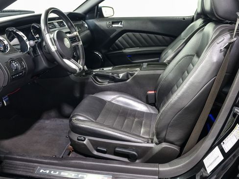 Used 2010 Ford Mustang GT image 18