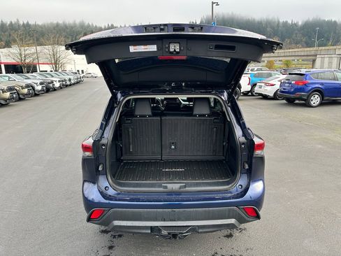 Certified 2023 Toyota Highlander XLE image 12