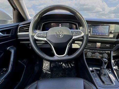 Used 2024 Volkswagen Jetta SE FWD image 10