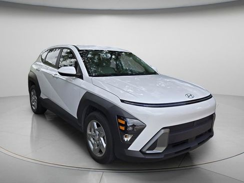 Used 2024 Hyundai Kona SE image 4