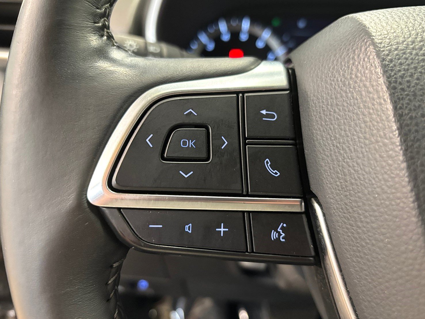 Used 2021 Toyota Highlander XLE FWD image 34