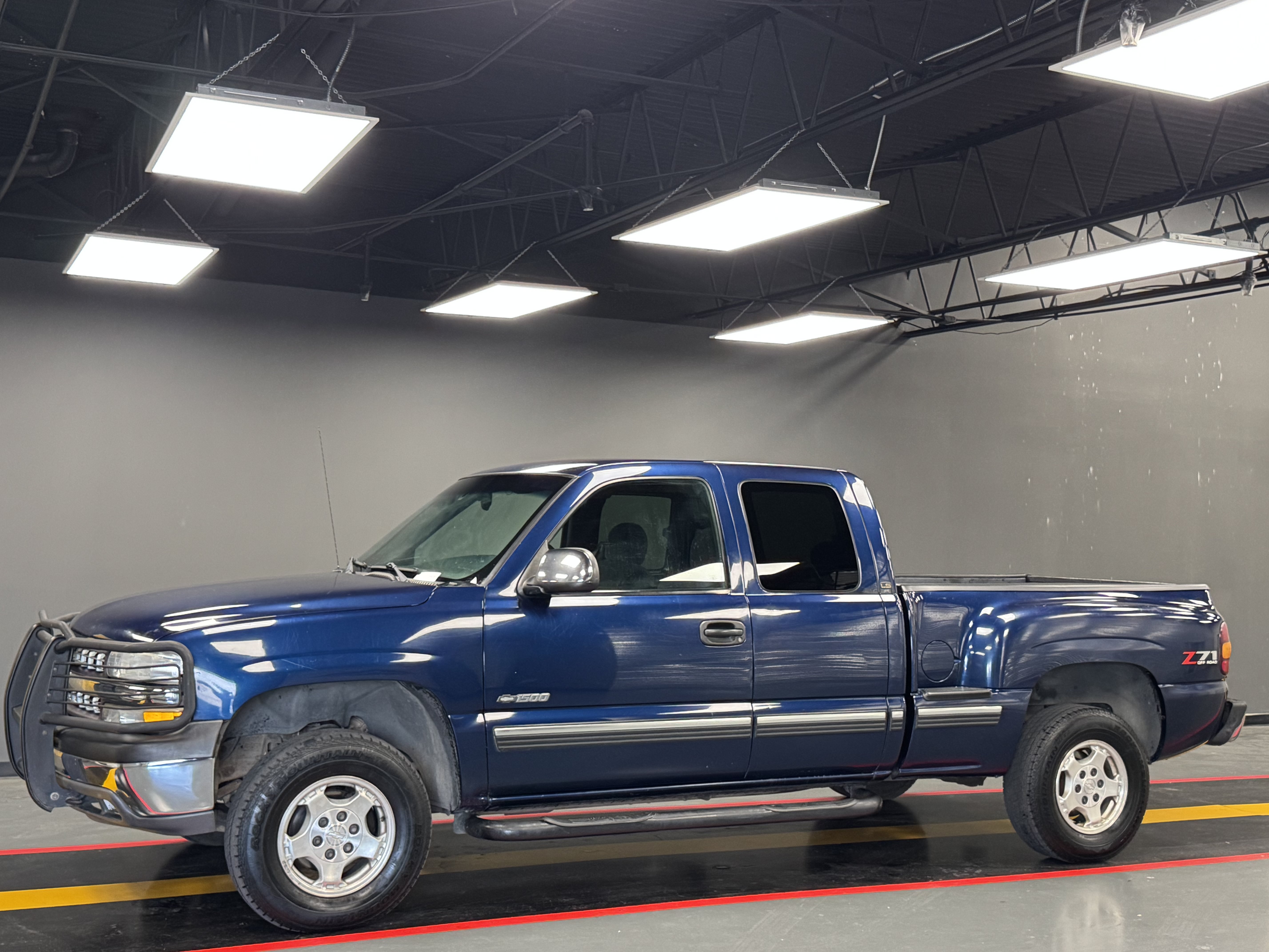 Used 2000 Chevrolet Silverado 1500 LS w/ Off-Road Chassis Pkg AWD/4WD image 1