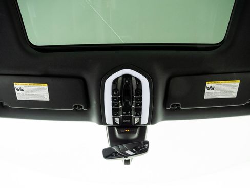 Certified 2025 Porsche Macan image 20