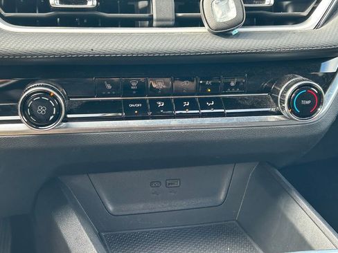 Used 2025 Chevrolet Equinox LT FWD image 26