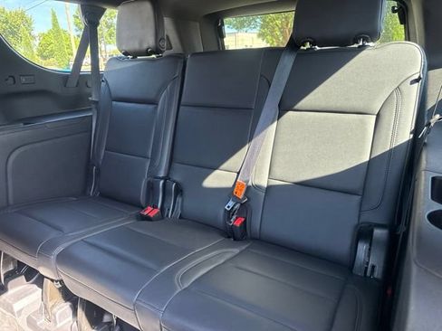 Used 2021 Chevrolet Suburban Z71 w/ Rear Media and Nav Package AWD/4WD image 15