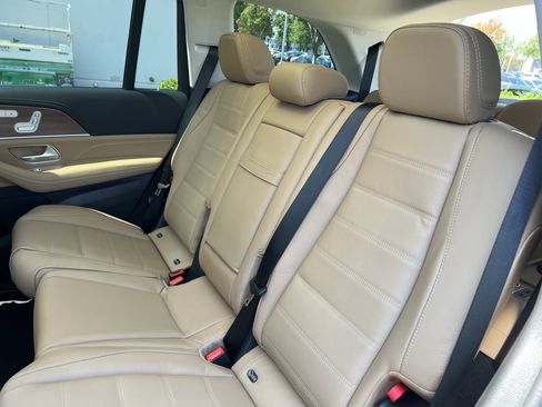 New 2026 Mercedes-Benz GLS 450 4MATIC image 33