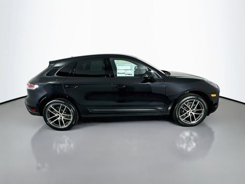 Certified 2026 Porsche Macan AWD/4WD image 8