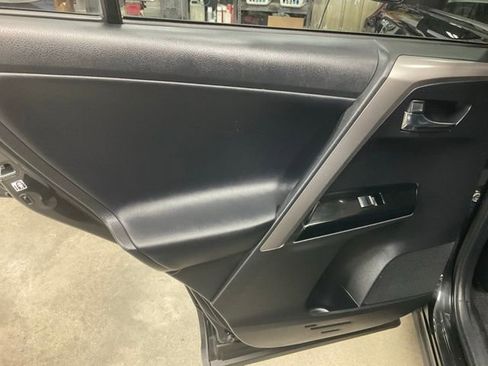 Used 2016 Toyota RAV4 Limited image 15