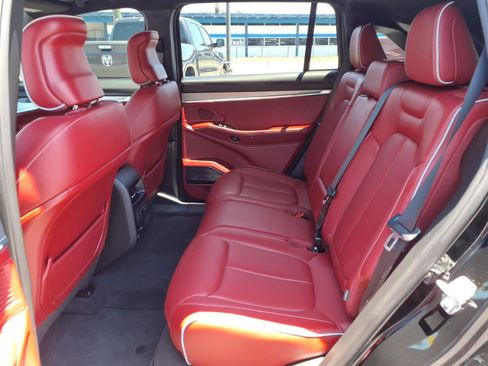 Used 2024 Jeep Wagoneer Launch Edition AWD/4WD image 23