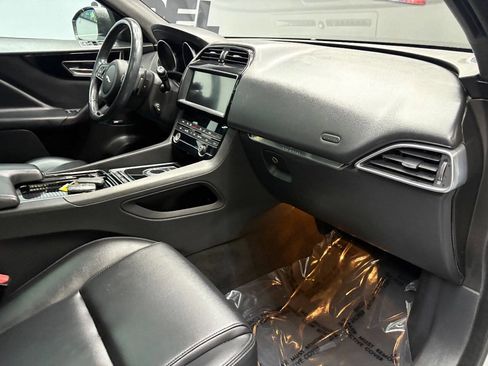Used 2020 Jaguar F-PACE Premium image 56