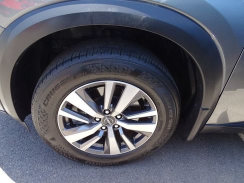 Used 2022 Nissan Pathfinder SL w/ SL Black Package FWD image 7