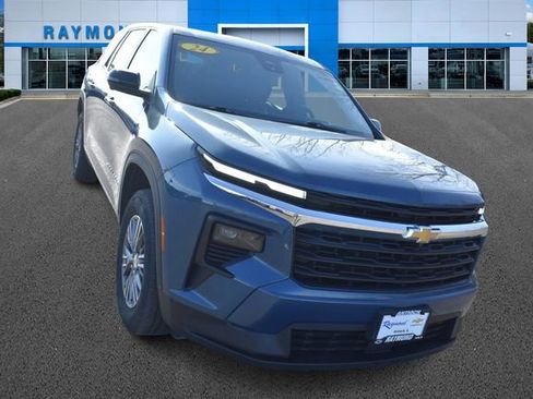 Used 2024 Chevrolet Traverse LS image 9