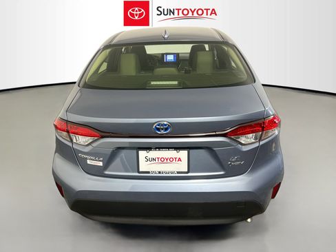 Used 2025 Toyota Corolla LE FWD image 5