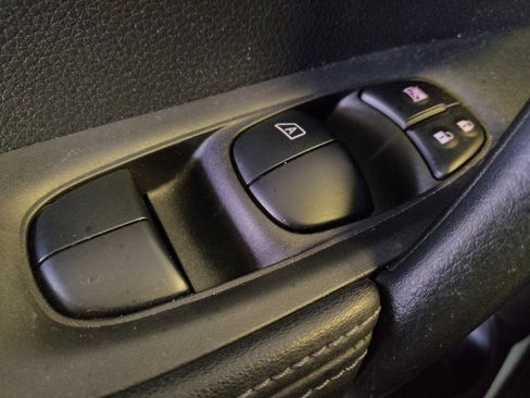 Used 2019 Nissan Rogue SV w/ Premium Package FWD image 27