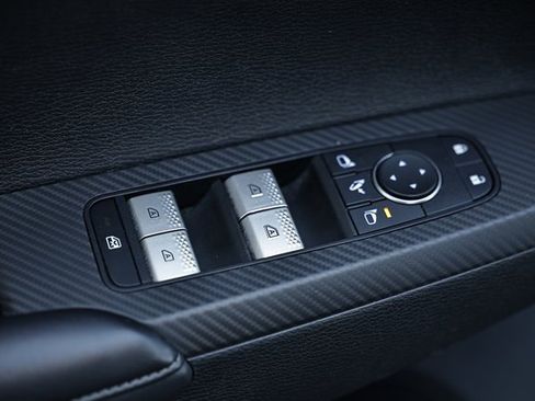 Used 2024 Mitsubishi Outlander SE image 16