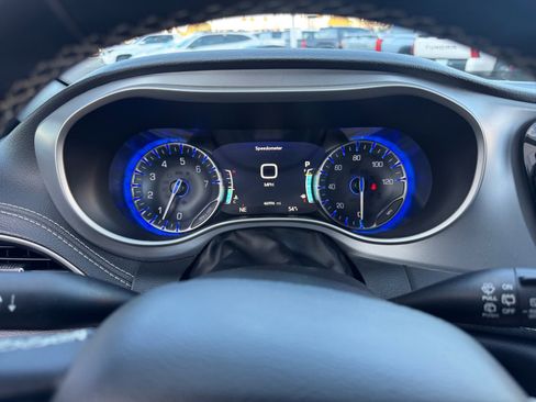 Used 2021 Chrysler Pacifica Touring w/ S Appearance Package image 10