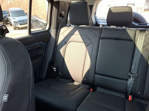 Used 2025 Land Rover Defender 110 S image 12