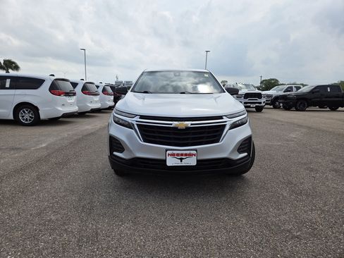 Used 2022 Chevrolet Equinox LS w/ LPO, Floor Liner Package AWD/4WD image 2