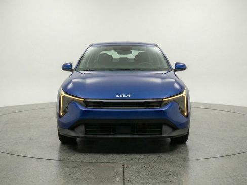 Used 2025 Kia K4 FWD image 2