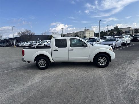 Used 2016 Nissan Frontier SV image 4