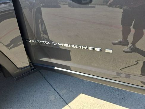 Used 2021 Jeep Grand Cherokee L Limited RWD image 31