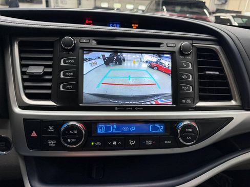 Used 2017 Toyota Highlander XLE AWD/4WD image 29