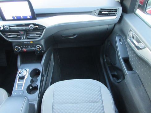 Used 2020 Ford Escape SE image 18